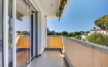 Property slide 18