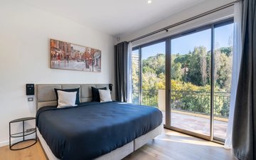 Property slide 10