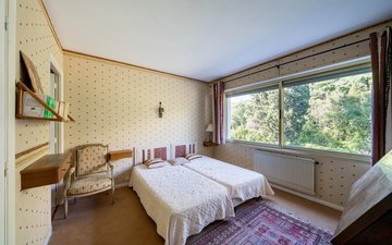 Property slide 10