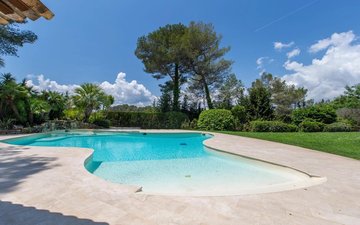 Property slide 18