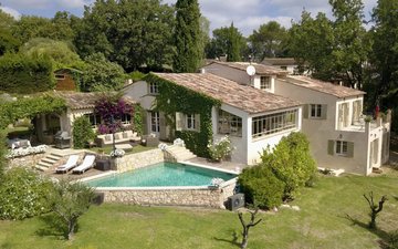 Property slide 17