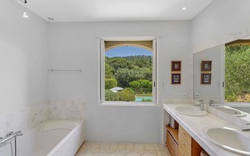 Property slide 17