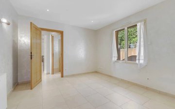 Property slide 10