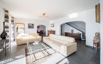 Property slide 10