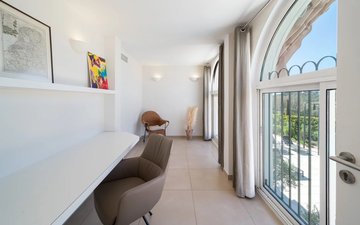 Property slide 10