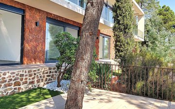 Property slide 10