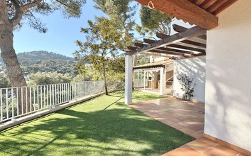 Property slide 10