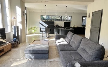 Property slide 10