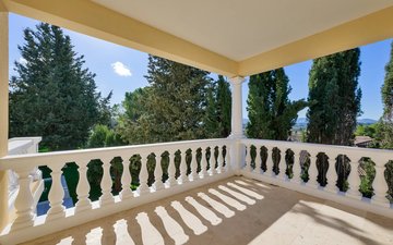 Property slide 17