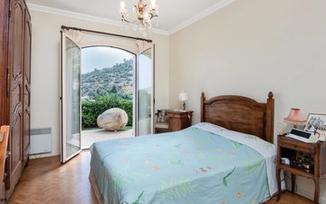 Property slide 10