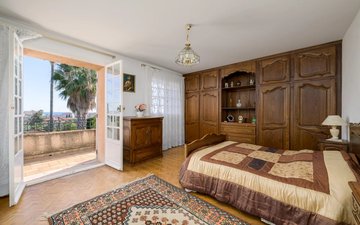 Property slide 10
