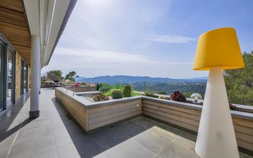 Property slide 14