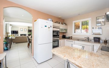 Property slide 10