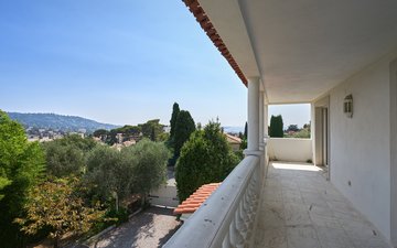 Property slide 17