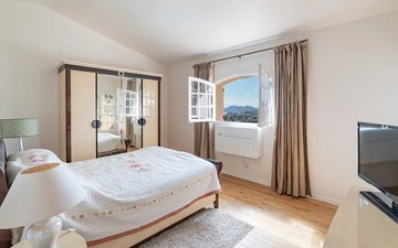Property slide 10