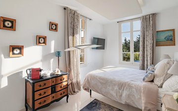 Property slide 17