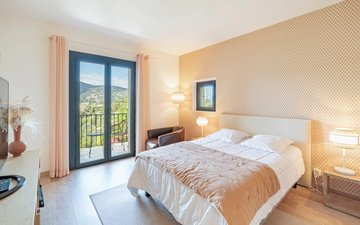 Property slide 14