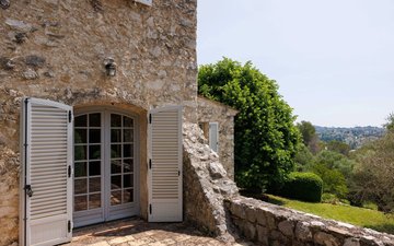Property slide 10