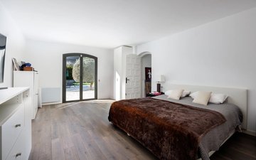 Property slide 10