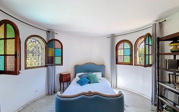 Property slide 18