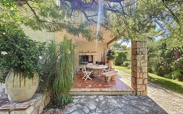 Property slide 10