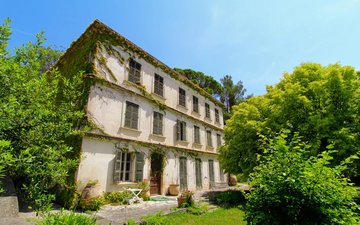 Property slide 20