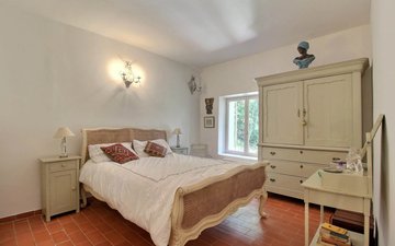 Property slide 10
