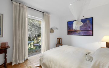 Property slide 18