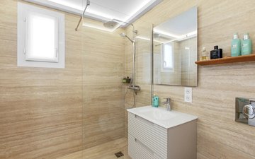 Property slide 18