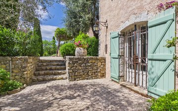 Property slide 10