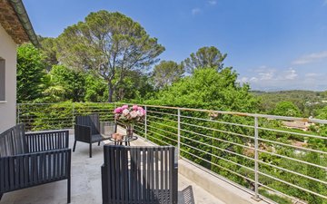 Property slide 17