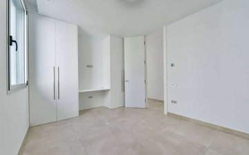 Property slide 32