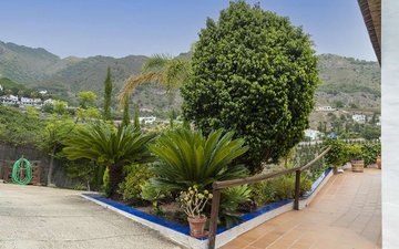 Property slide 33