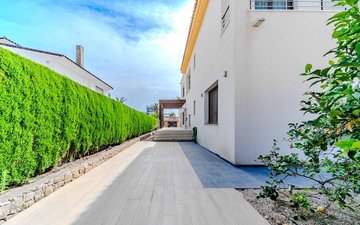 Property slide 25