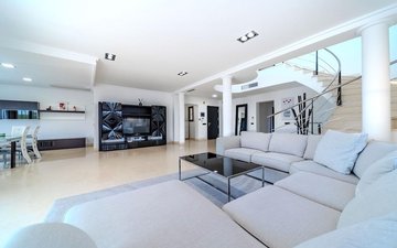 Property slide 32
