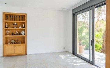 Property slide 16