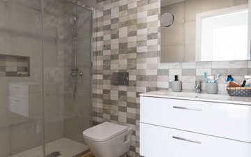 Property slide 32