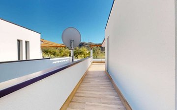 Property slide 32