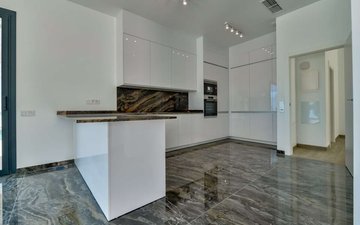 Property slide 32