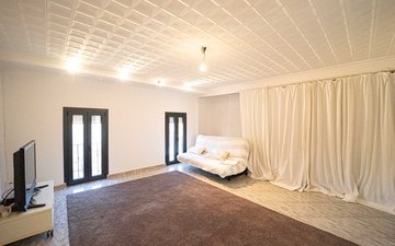 Property slide 18