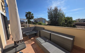 Property slide 32