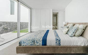 Property slide 32