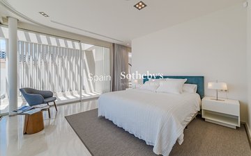 Property slide 32