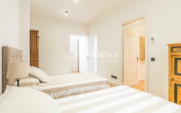 Property slide 32