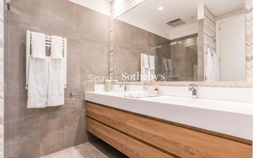 Property slide 40