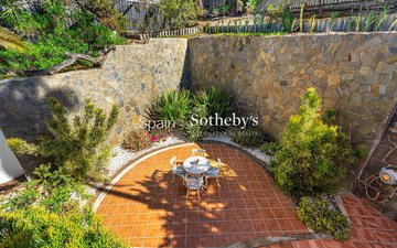 Property slide 44