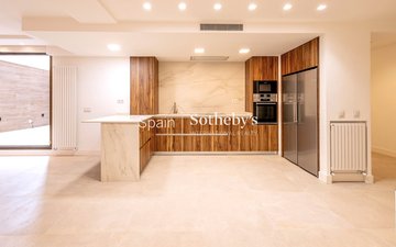 Property slide 32