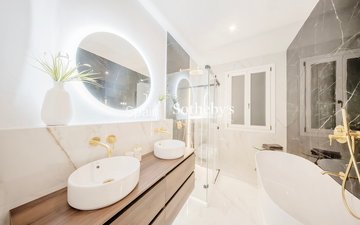 Property slide 32