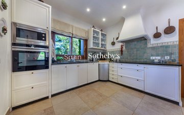 Property slide 14