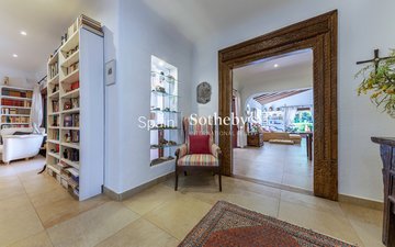 Property slide 32